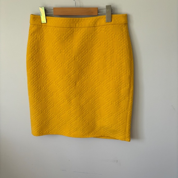 Banana Republic Yellow Pencil Skirt, SZ 8 - Picture 6 of 8